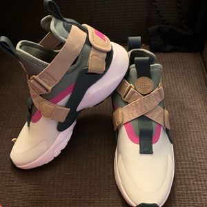 Olive Green/Pink/Tan Mid Ankle Nike’s